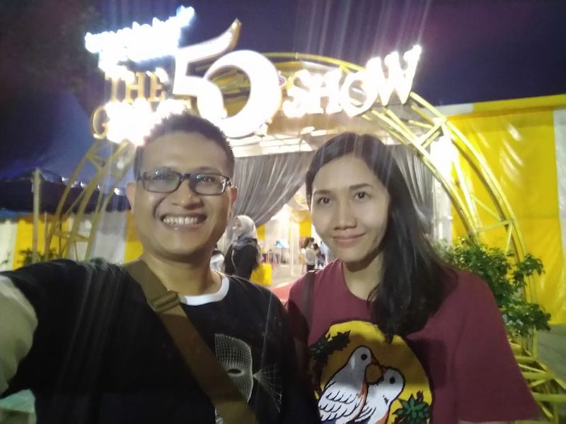 Menonton sirkus the great 50 show di Surabaya