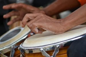 Tentunya sudah banyak orang yang senang dengan lantunan musik lagu dangdut koplo terutama warga Indonesia yang terkenal dengan lagu dangdutnya. Saat ini, sudah banyak sekali musik lagu dangdut koplo yang terkenal dan asyik didengar termasuk juga ada banyak pentas yang menampilkan penyanyi musik lagu dangdut koplo.  Tetapi pada saat menonton, Anda harus tahu tips-tipsnya agar aman dan nyaman menonton pertunjukan musik lagu dangdut koplo. Bagi Anda semua yang ingin tahu lebih tentang tips pada saat nonton acara musik dangdut, Anda dapat langsung saja menyimak info di bawah ini. Pastinya kita semua lebih baik mengetahui hal penting ketika menonton orkes dangdut ini. Hal tersebut dikarenakan supaya kita bisa dimudahkan jika ingin nonton dangdut dengan aman dan juga nyaman.  Salah satu tips pada saat nonton acara musik dangdut yaitu dengan datang bersama-sama atau jangan menonton pentas musik lagu dangdut koplo sendiri karena bisa dibilang merupakan petaka. Bahkan para copet biasanya datang dengan bergerombol. Oleh karena itu, lebih baik saat sedang menonton acara musik lagu dangdut koplo, minimal anda menagajak seorang teman, dua teman atau lebih untuk pergi bersama.  Jika pentas musik lagu dangdut koplonya diselenggarakan pada saat malam hari atau misal jauh jaraknya, maka lebih baik Anda jangan coba-coba bersama pergi dengan yang baru kenal atau Anda sengaja mencari seorang kenalan dari kumpulan penonton. Tak hanya itu saja, pergi sendiri ke pentas musik lagu dangdut koplo juga bisa membuat kita sendiri canggung untuk bergoyang pada saat pentas dangdutnya berlangsung. Tips menonton pentas musik lagu dangdut koplo lainnya yaitu jangan kepedean. Bisa saja saking jagonya Anda berjoget, Anda berjoget semaunya. Padahal berjoget seenaknya sendiri bisa saja menyenggol orang lainnya pada saat pentas musik lagu dangdut koplo berlangsung. Hal tersebut tentu bisa jadi bahaya, oleh karena itu pada saat acara musik lagu dangdut koplo sedang berlangsung, Anda lebih baik tetap mengendalikan diri Anda pada saat menontonnya.  Tips lainnya yaitu dengan mengatur uang saweran saat di panggung musik lagu dangdut koplo. Untuk kawasan panggung dangdut kecil, biasanya memang ada saweran. Anda harus berhati-hati dengan aturan saweran setempat. Walaupun Anda sedang banyak uang, jangan sampai kepedean saweran dengan lima puluhan ribu atau ratusan ribu. Biasanya suatu kampung mempunyai standar uang untuk saweran pentas musik lagu dangdut koplo dan acara lainnya, misalnya saja Rp 5.000 hingga Rp10.000.  Kalau memang Anda ingin menyawer uang banyak pada saat acara musik lagu dangdut koplo, maka Anda bisa menukarkan dengan uang pecahan. Sekian saja ulasan hal penting ketika menonton orkes dangdut kali ini yang lebih baik diketahuii oleh Anda semua khususnya untuk mereka yang ingin nonton dangdut dengan aman dan juga nyaman. Dengan bahasan di atas, maka Anda bisa semakin mengerti tips pada saat nonton acara musik dangdut. Sampai sekarang masih ada beberapa orang yang tidak tahu jelas apa saja hal penting ketika menonton orkes dangdut.  Dengan artikel sederhana kali ini, semoga Anda dapat lebih paham mengenai tips pada saat nonton acara musik dangdut. Selamat mencoba hal penting ketika menonton orkes dangdut..Memang dengan kita menikmati acara musik lagu dangdut koplo akan terasa sangat menyenangkan. Tetapi tentunya ada aturan-aturan tertentu yang harus Anda ketahui supaya menonton musik lagu dangdut koplo bisa aman dan nyaman