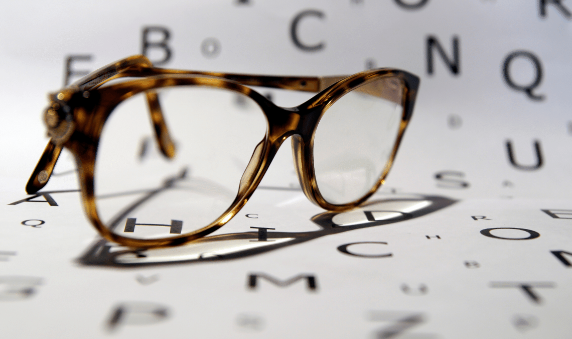 kacamata di SATURDAYS