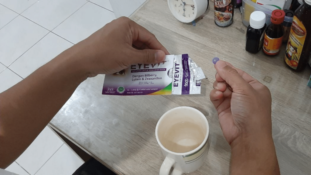Menjaga kesehatan mata dengan vitamin mata Eyevit secara rutin
