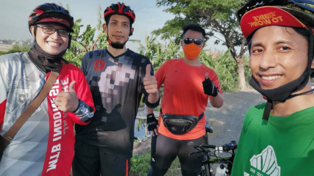 Cycling With Friends