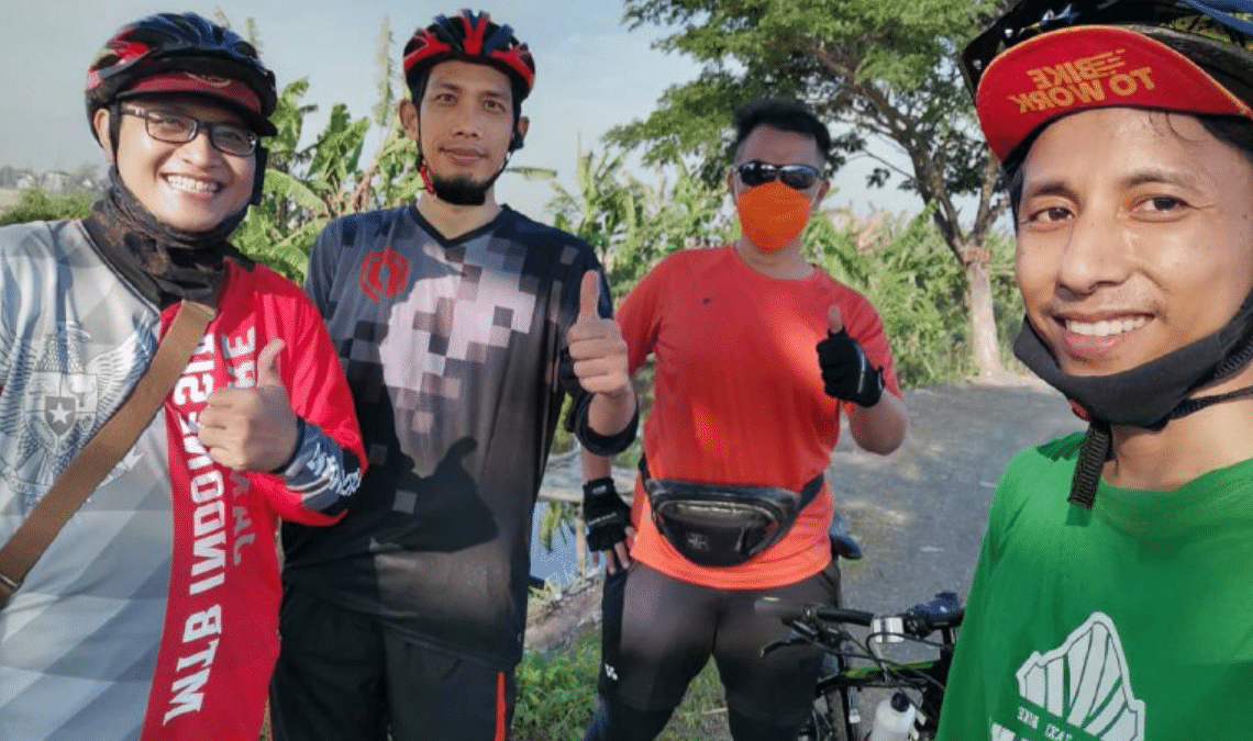 Cycling With Friends