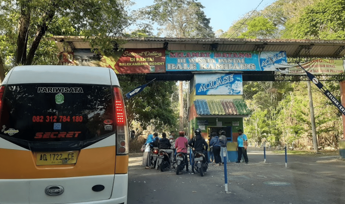Pintu Masuk Pantai Balekambang Malang