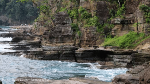 Pantai Batu Lapis