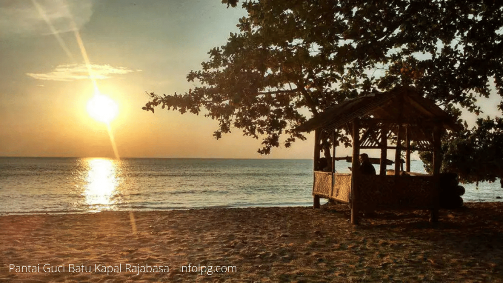Pantai Guci Batu Kapal Rajabasa