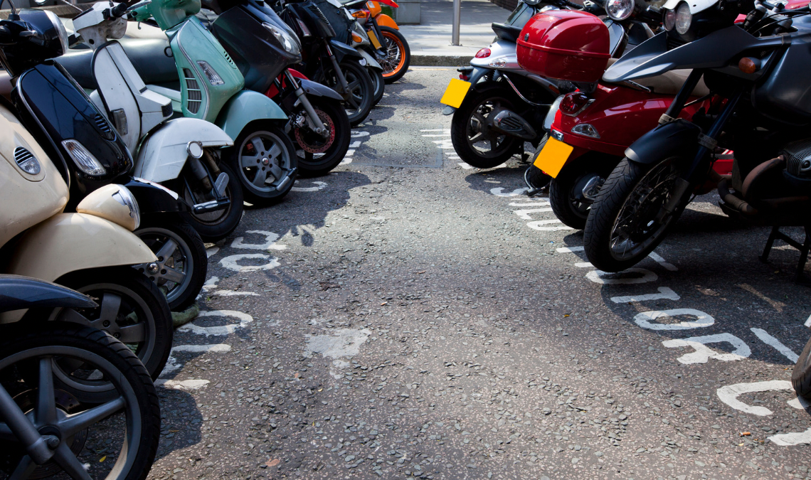 Parkir gratis di minimarket