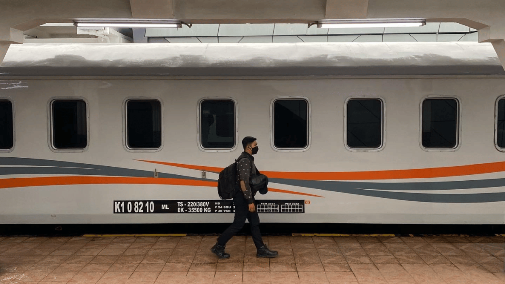 keuntungan mudik naik kereta api