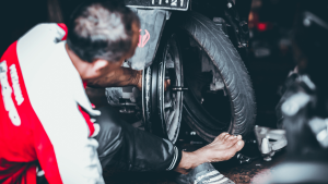 Penyebab Ban Motor Aus