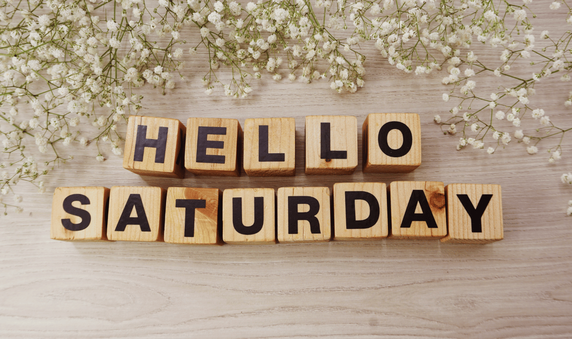 menikmati waktu di hari Sabtu