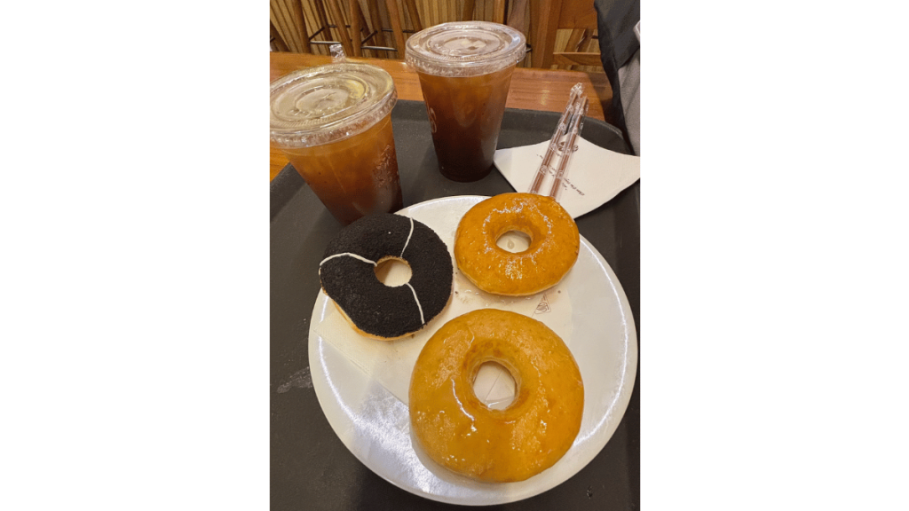 Ice Americano dan Donut Glazy JCO